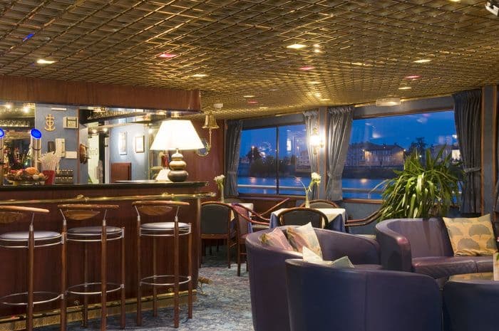 CroisiEurope MS Van Gogh Interior Lounge Bar 5.jpg